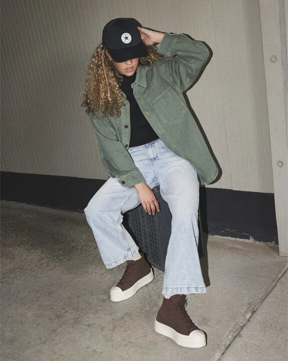 #color_Converse Black