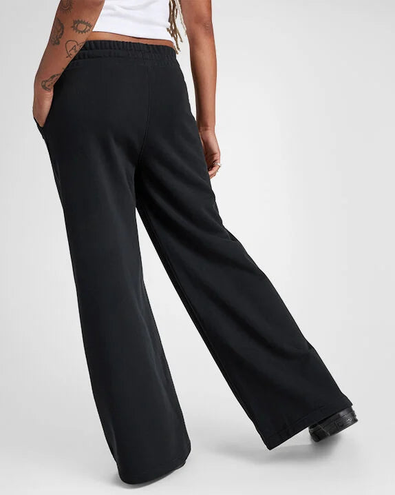 #color_Converse Black