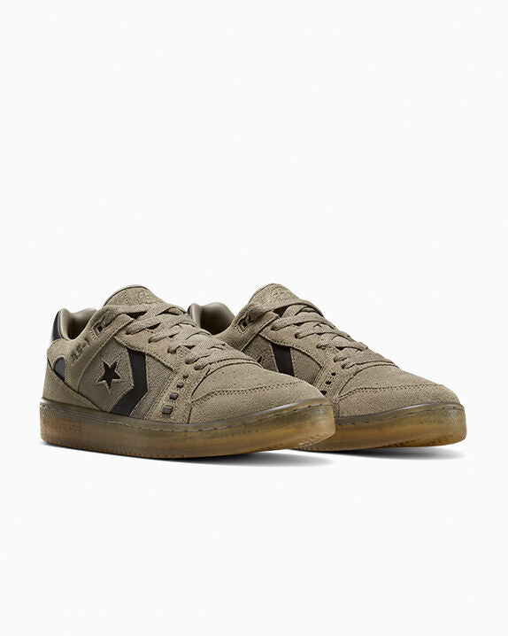#color_Classic Taupe/Truffle/Black