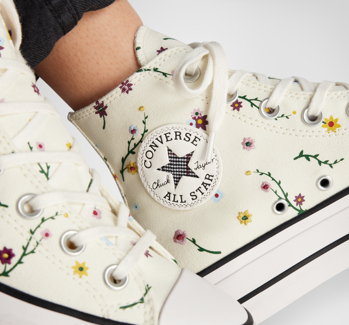 Chuck Taylor All Star Lift Platform Floral Embroidery