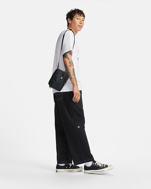 #color_Converse Black
