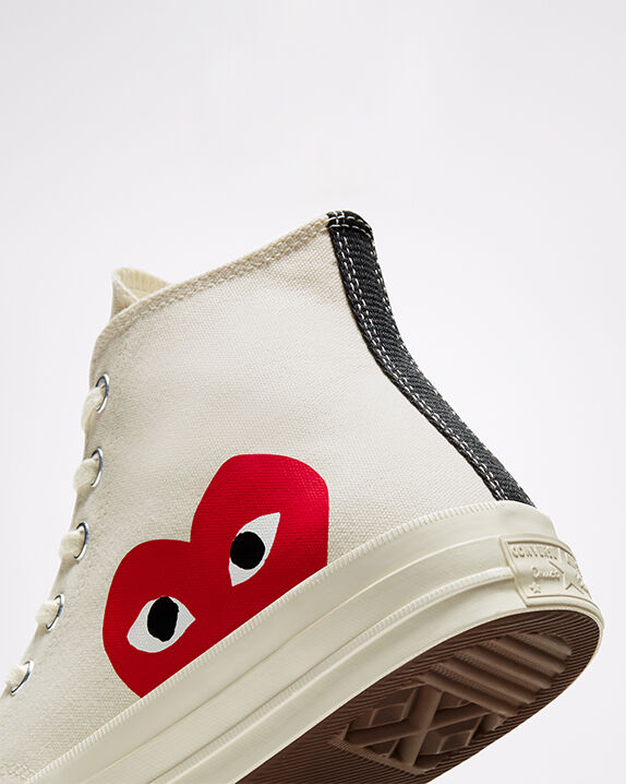 #color_Milk/White/High Risk Red