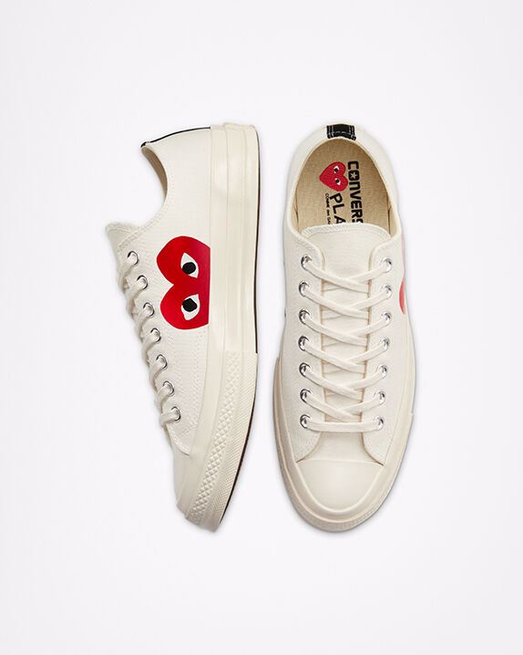 #color_Milk/White/High Risk Red
