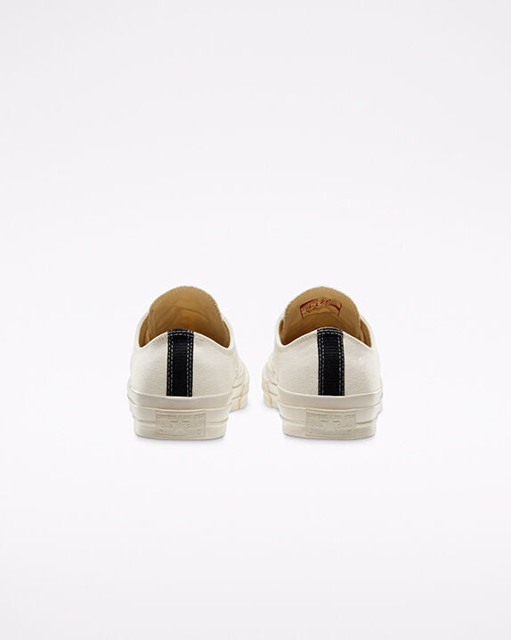 #color_Milk/White/High Risk Red