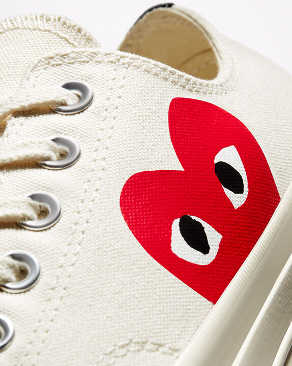 #color_Milk/White/High Risk Red