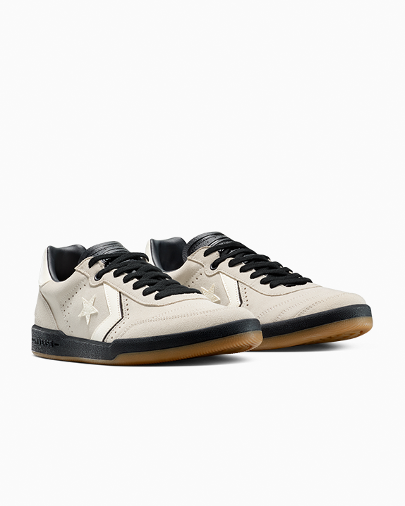 #color_Egret/Black/Gum