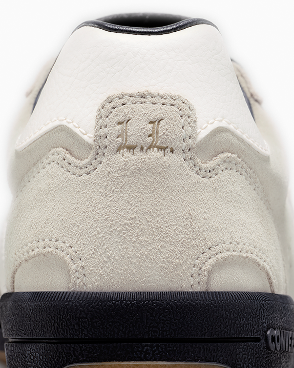#color_Egret/Black/Gum