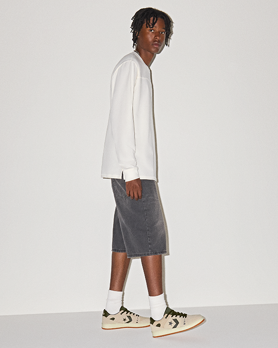 #color_Classic Ecru/Black/Gum