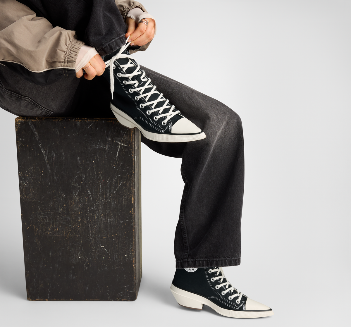 Chuck 70 De Luxe Pointed