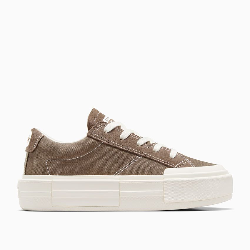 Chuck taylors canada top