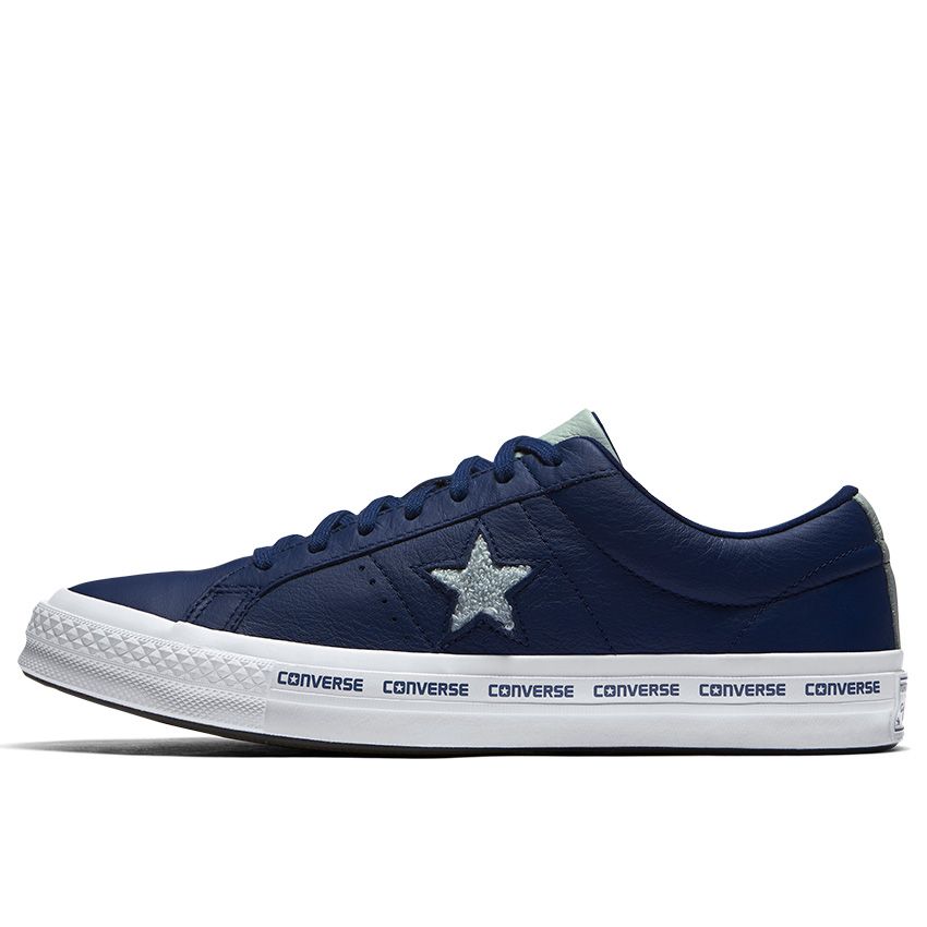 Schouderophalend kaas bar One Star Pinstripe Low Top in Navy/Dried Bamboo/White - Converse Canada