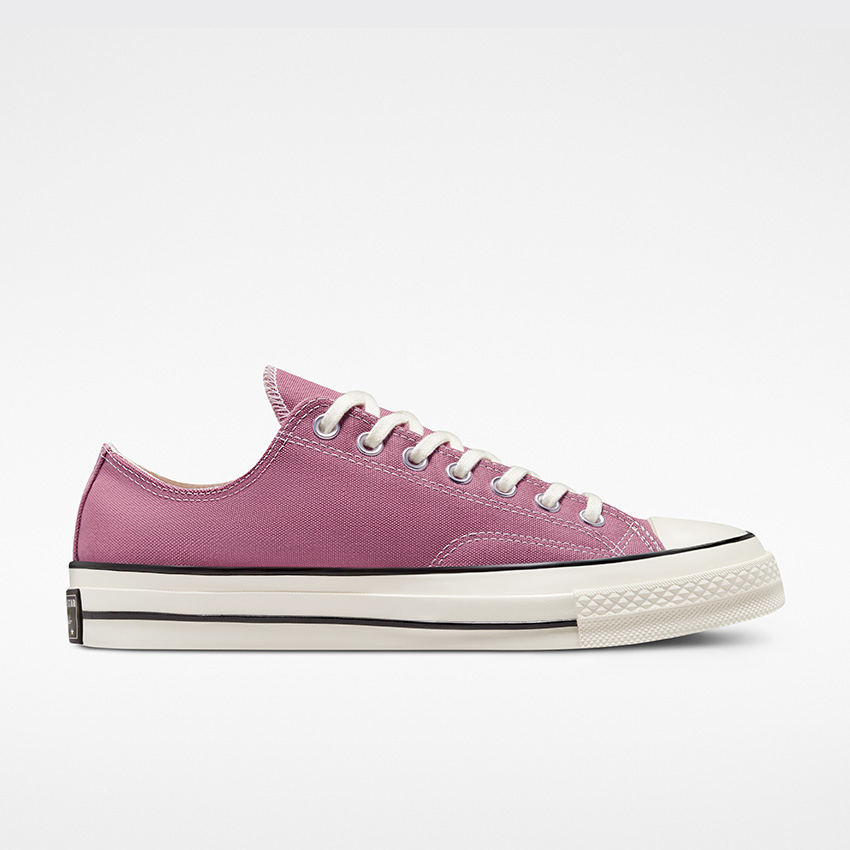 Pink low top converse on sale