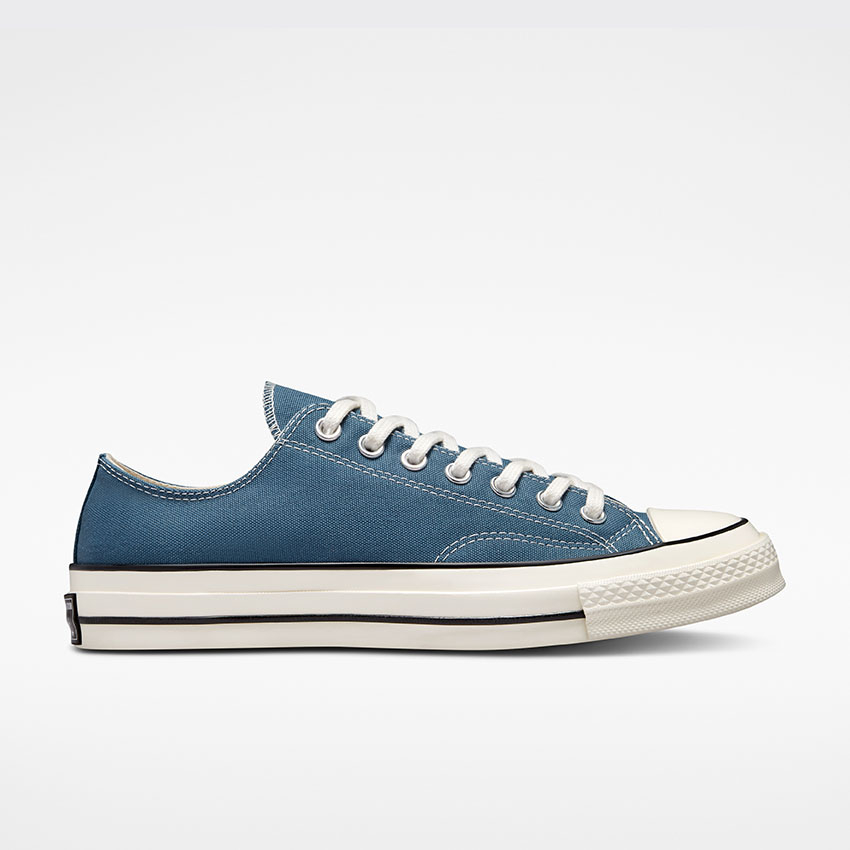 Grey converse low top shop