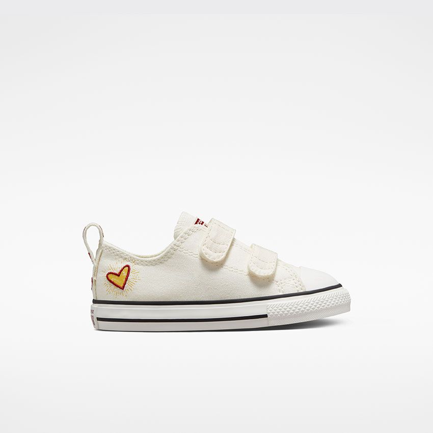 Converse heart outlet white shoes